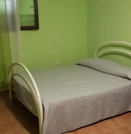 Elisa Chia 200 M Su Giudeu Appartement