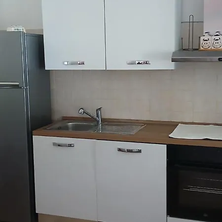 Elisa Chia 200 M Su Giudeu Appartement *